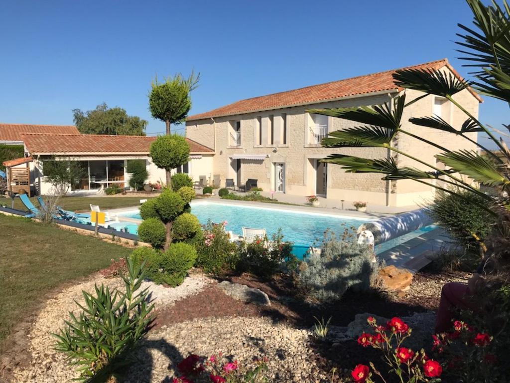 A La Gloriette Bed & Breakfast Neuville-de-Poitou ภายนอก รูปภาพ