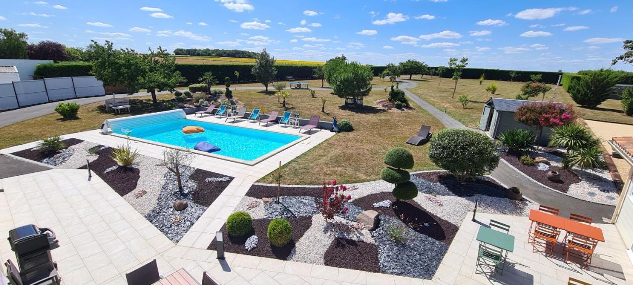 A La Gloriette Bed & Breakfast Neuville-de-Poitou ภายนอก รูปภาพ
