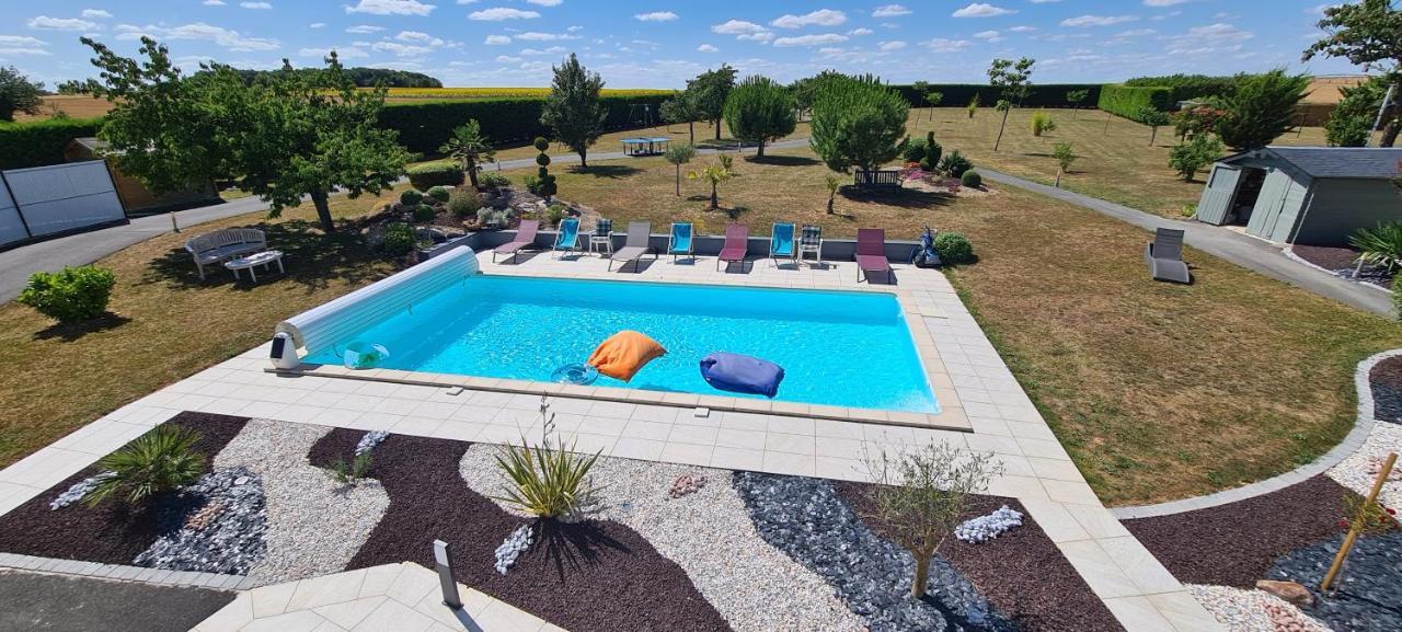 A La Gloriette Bed & Breakfast Neuville-de-Poitou ภายนอก รูปภาพ