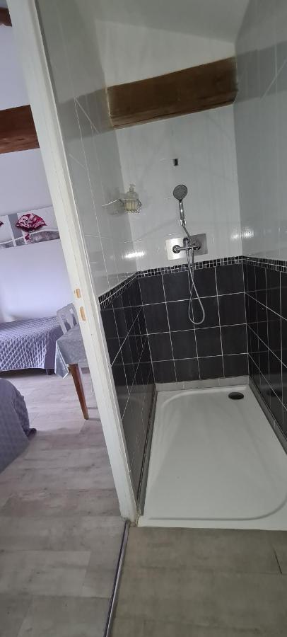 A La Gloriette Bed & Breakfast Neuville-de-Poitou ภายนอก รูปภาพ